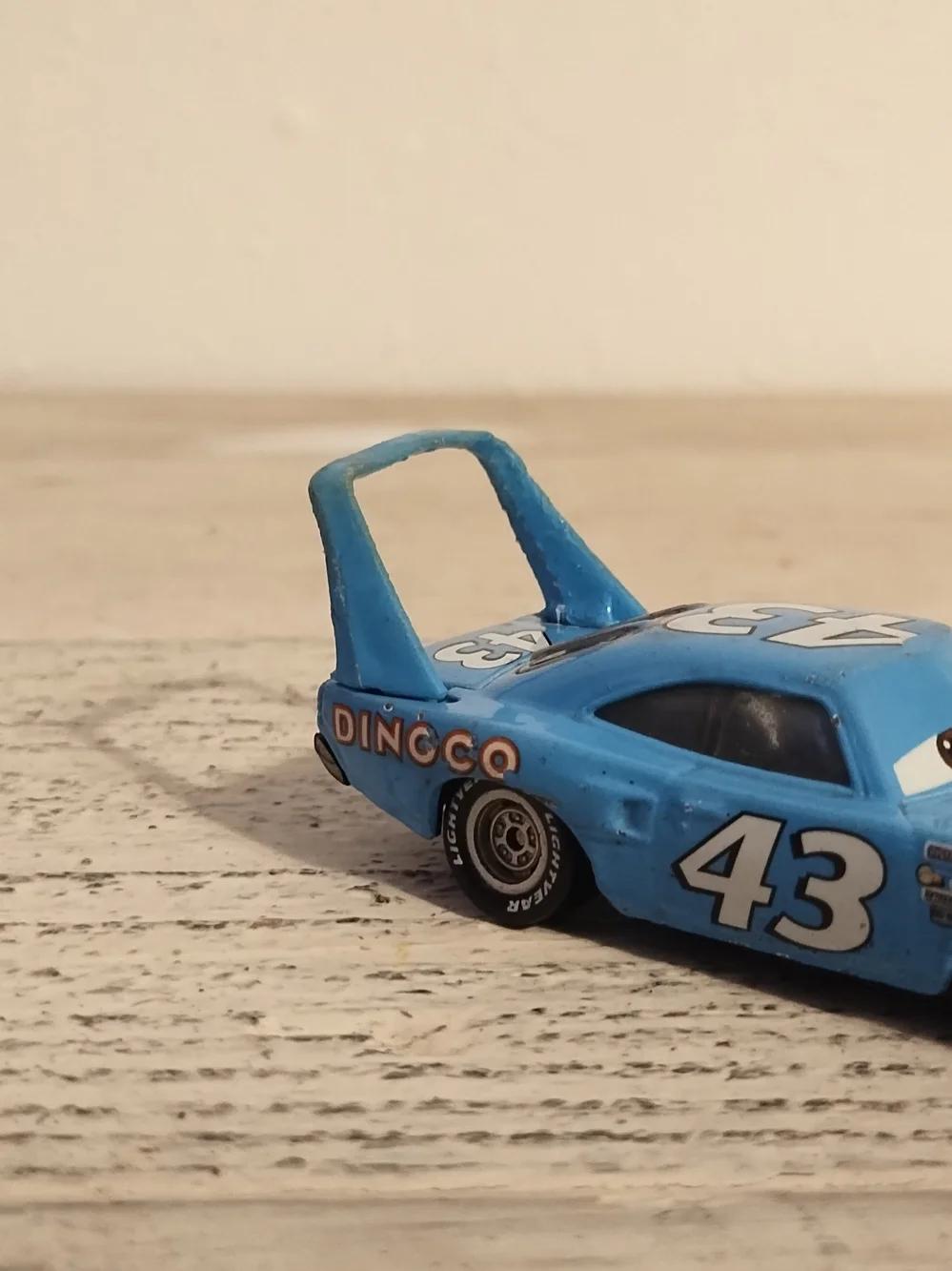 Disney Pixar Cars #43 Dinoco The King Metal Die-cast 1970 Plymouth Superbird